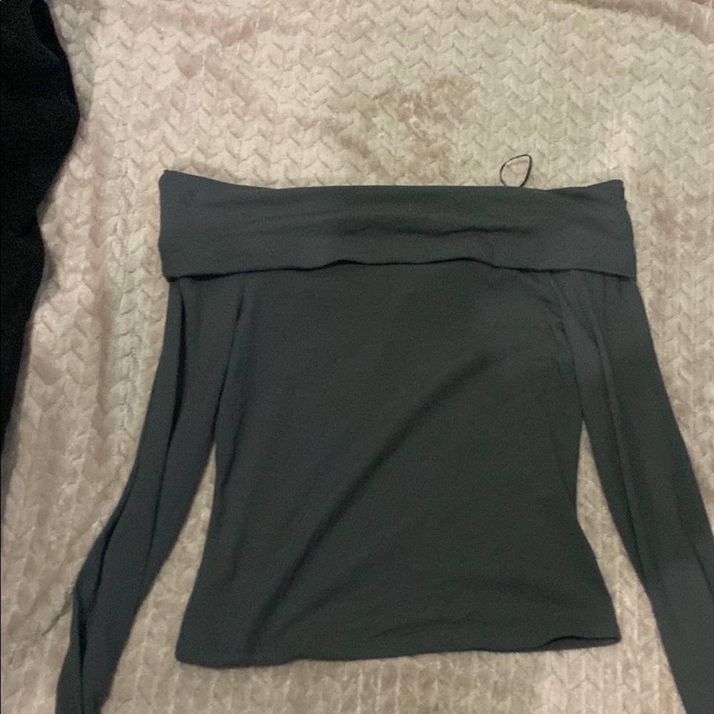 Off-Shoulder Long Sleeve Top in grey